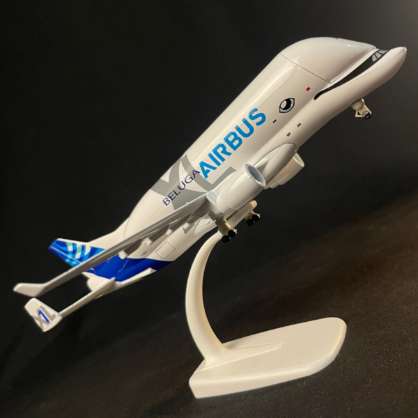2 Aviónes Beluga A330 Beluga XL 1:400