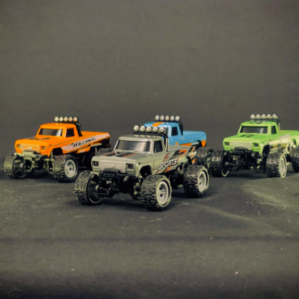 4 Mini camioneta todoterreno Monster truck RC 1/64