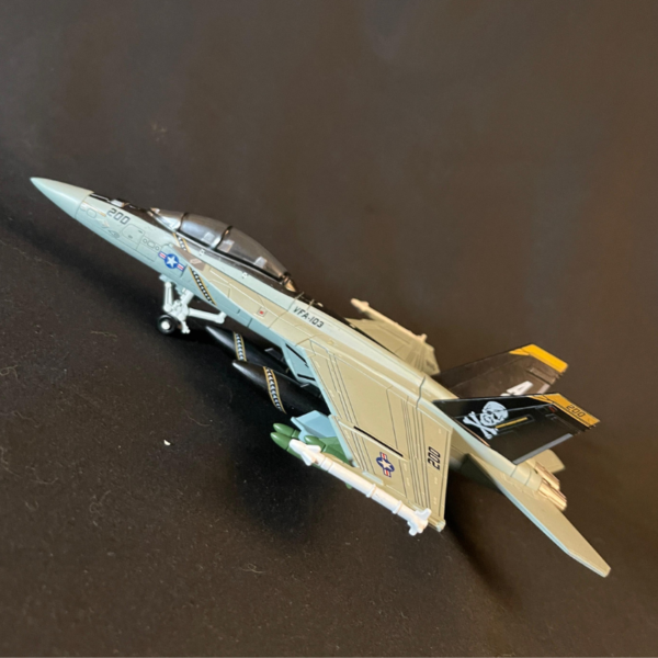 2 Avión armable F18 Super Hornet 1:72