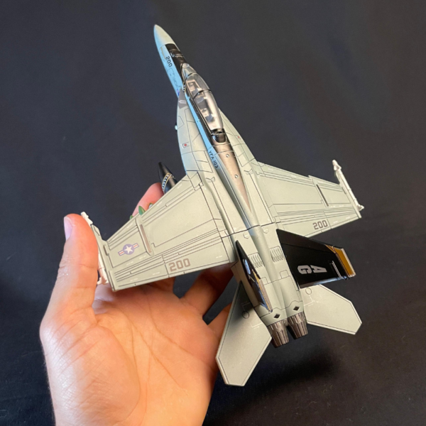 3 Avión armable F18 Super Hornet 1:72