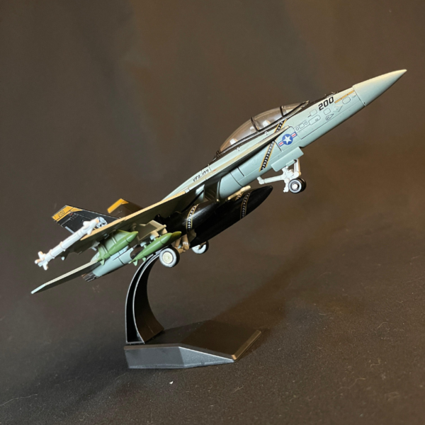 5 Avión armable F18 Super Hornet 1:72