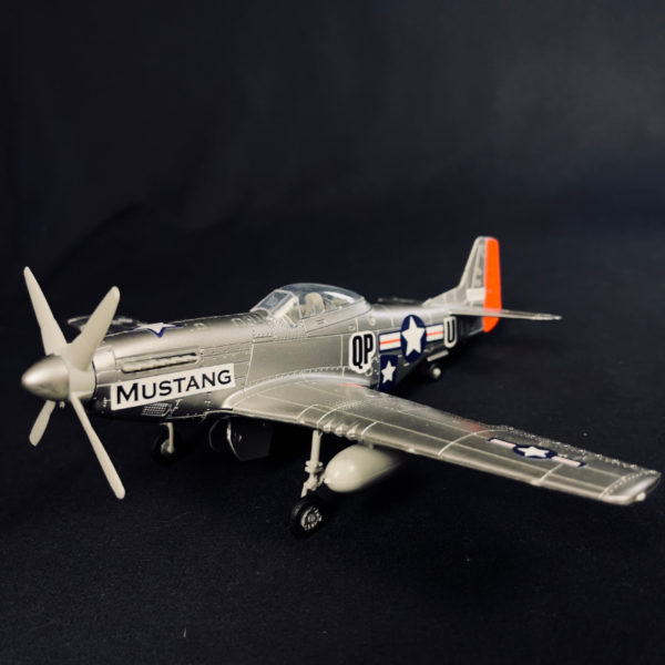 Giroscopio de 6 ejes (50) Avión P51-D Mustang escala 1/72 Armable