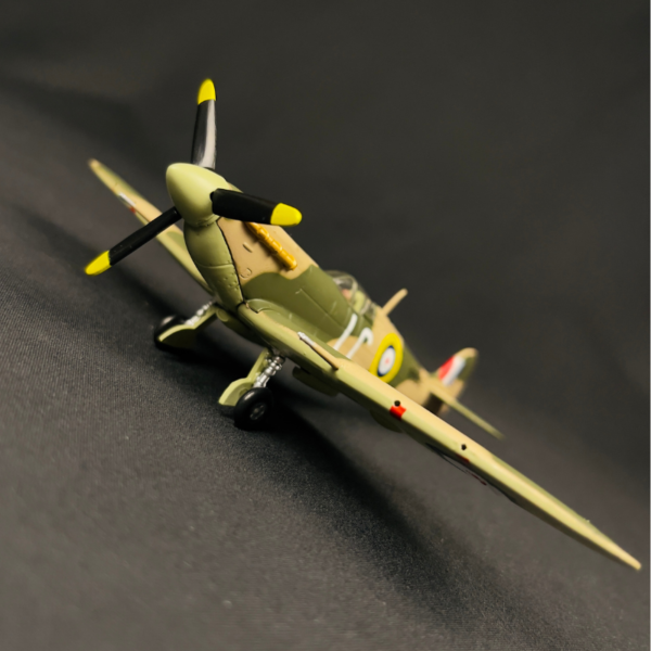 Título (2) Supermarine Spitfire Métalico escala 1:72
