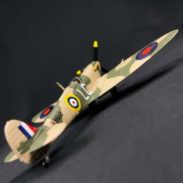 Título (3) Supermarine Spitfire Métalico escala 1:72