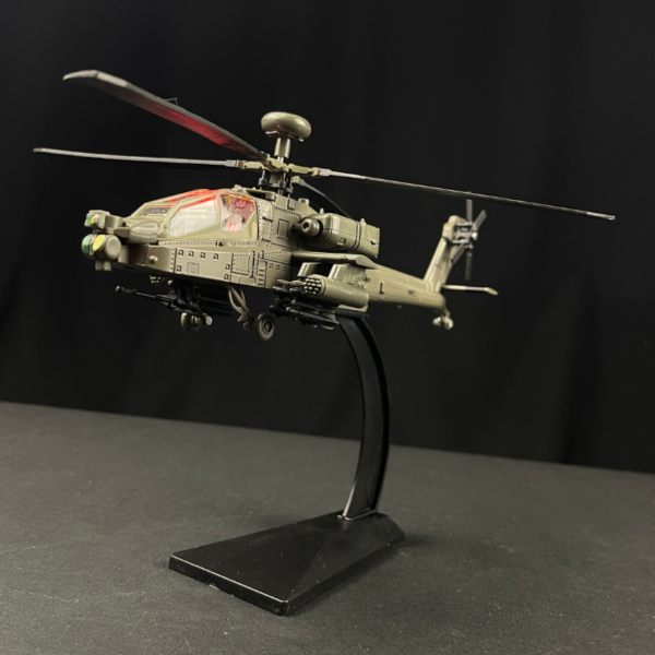 AH-64 Apache Metálico escala 1:32