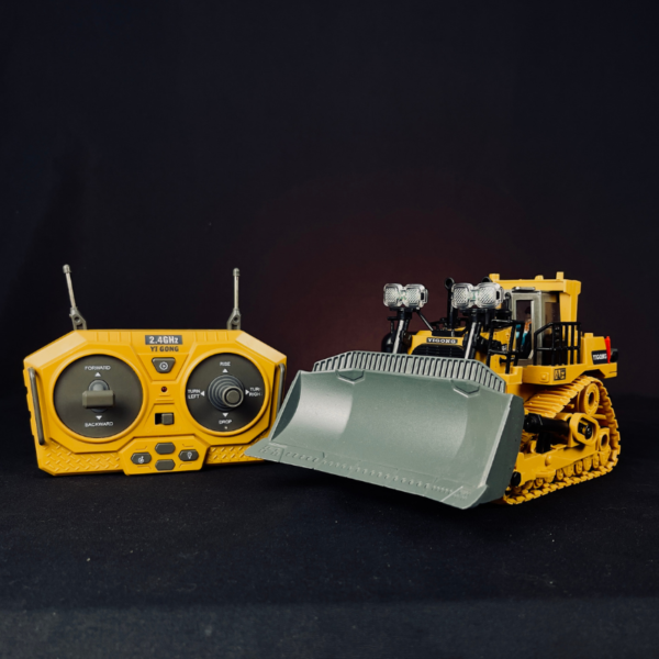 Bulldozer RC 9 CANALES escala 1/20.