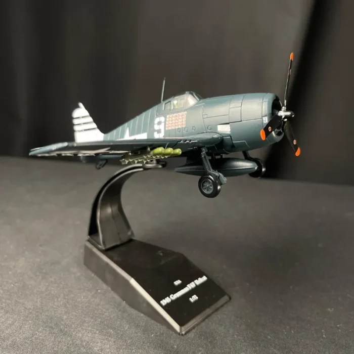 2_11zon Avión F6F Hellcat a Escala 1:72