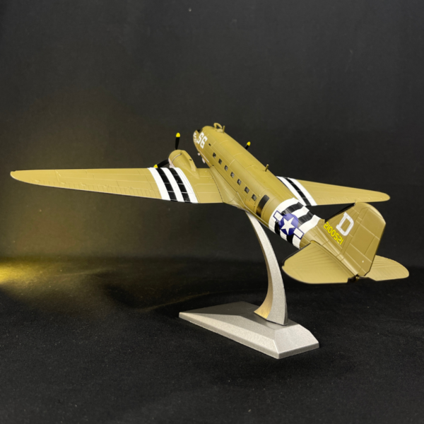 AC-47 avión a escala 1:100 DC-3