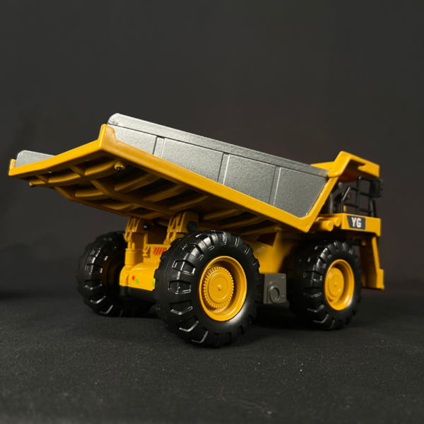 3 Volqueta RC escala 1:20 9 Canales