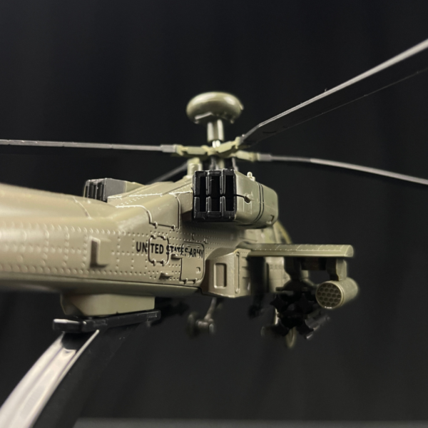 AH-64 Apache Metálico escala 1:32
