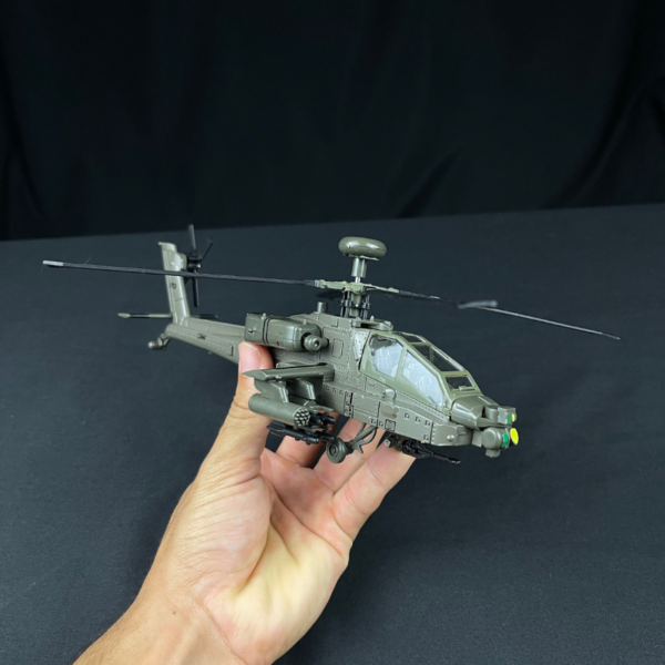 AH-64 Apache Metálico escala 1:32
