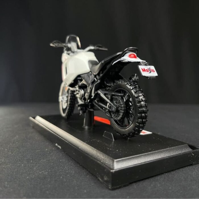 Ducati Desert X a Escala 1:18