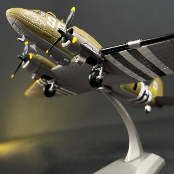 AC-47 avión a escala 1:100 DC-3