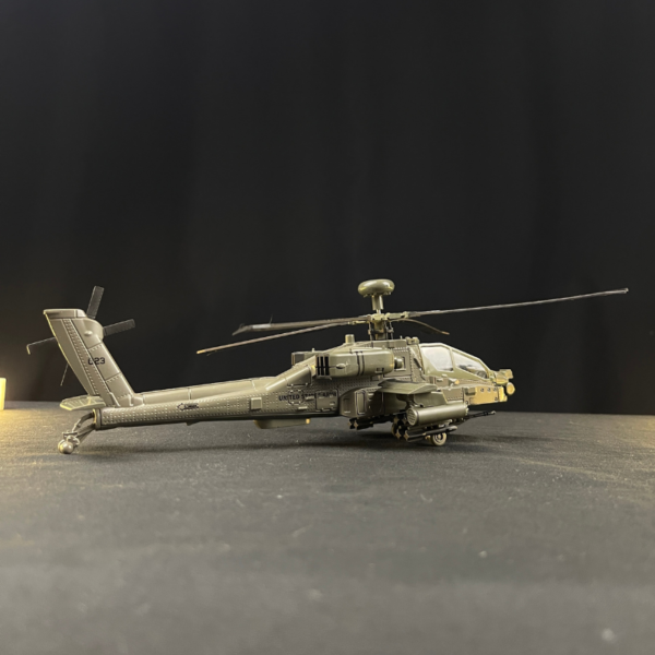 AH-64 Apache Metálico escala 1:32