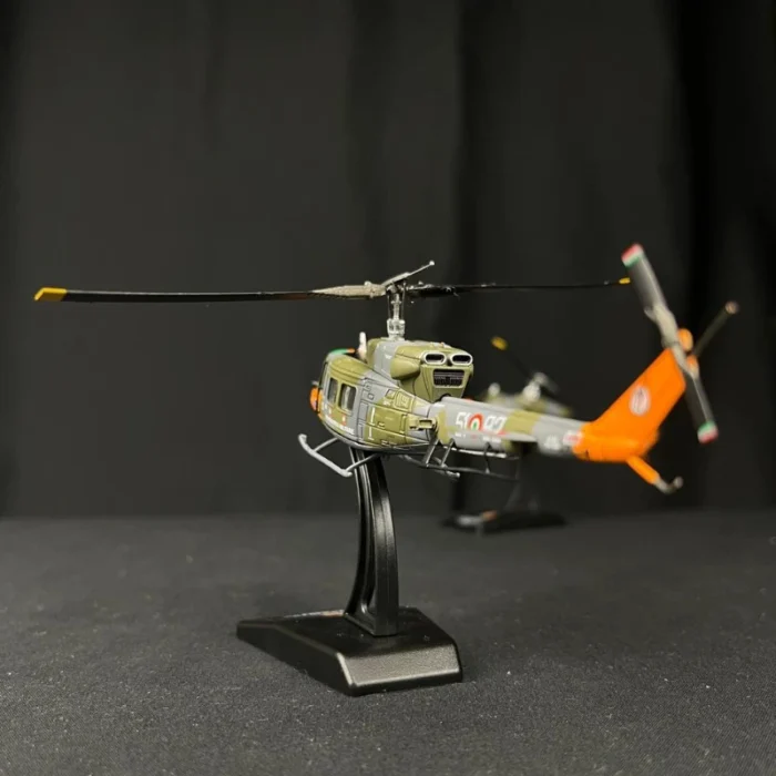 Helicóptero Bell AB-212 Huey a Escala 1:100