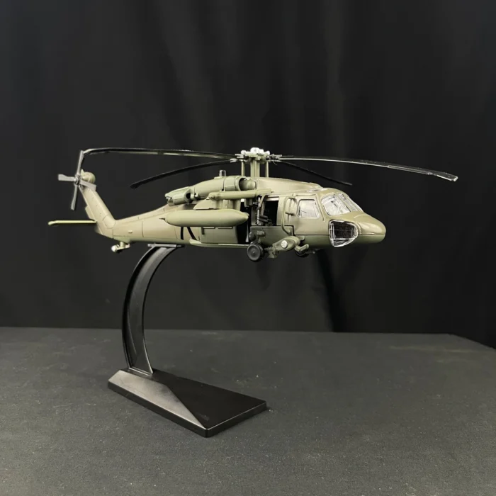 HELICOPTERO A ESCALA UH-60 ARPIA